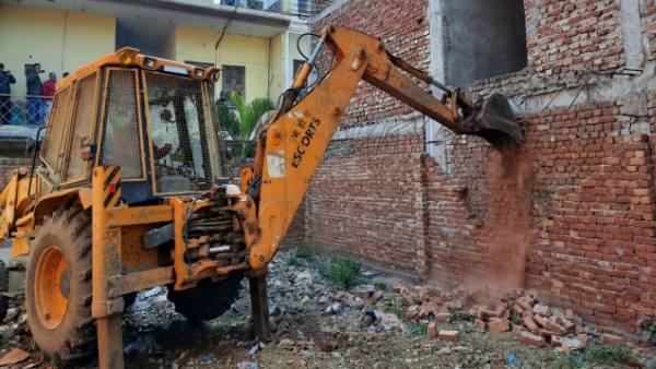 notorious criminal badan singh baddo kothi demolished in meerut notorious criminal badan singh baddo kothi demolished in meerut