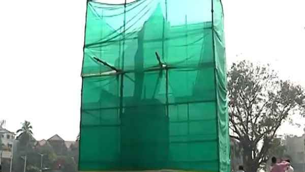 कोलाबा में बाल ठाकरे की प्रतिमा लगाने का विरोध