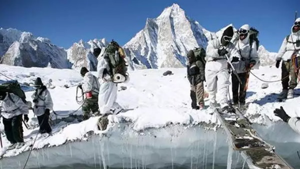 -30 डिग्री तापमान में भी बढ़ती रही भारतीय सेना