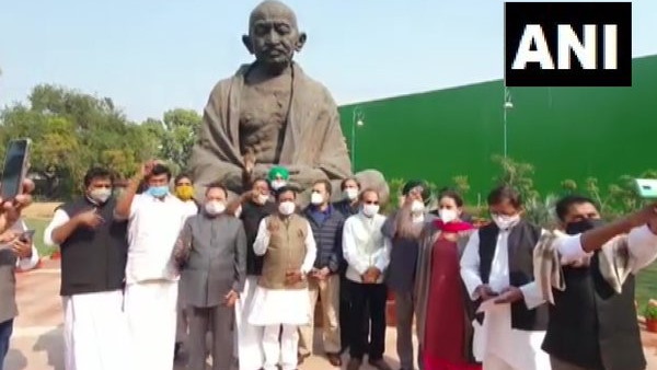 Congress leaders by Rahul Gandhi protest in Parliament complex demand withdrawal agricultural laws Congress leaders by Rahul Gandhi protest in Parliament complex demand withdrawal agricultural laws