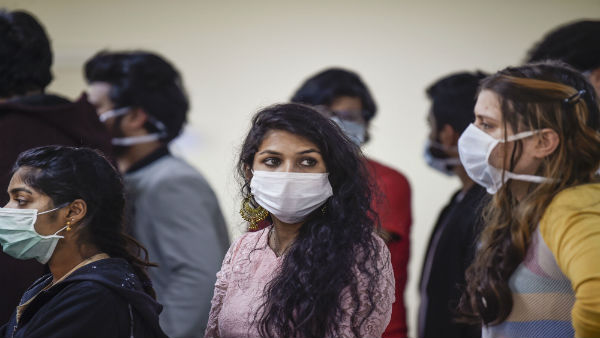 Coronavirus Vaccine: टीकाकरण सुरक्षा की 100% गारंटी नहीं देता, मास्क पहनना बेहद जरूरी Coronavirus Vaccine: टीकाकरण सुरक्षा की 100% गारंटी नहीं देता, मास्क पहनना बेहद जरूरी