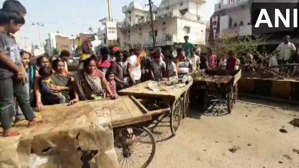 rajnandgaon cow dung vendors did protest for dung sell center rajnandgaon cow dung vendors did protest for dung sell center