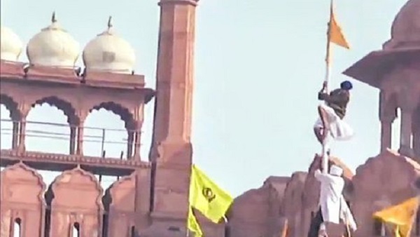 दीप सिद्धू ने 'निशान साहिब' को फहराने की बात स्वीकारी