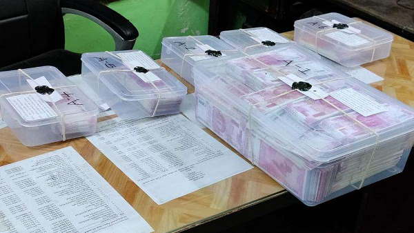 ahmedabad GRP seized 1.45 crore worth duplicate notes of 2000 in Rajdhani express ahmedabad GRP seized 1.45 crore worth duplicate notes of 2000 in Rajdhani express