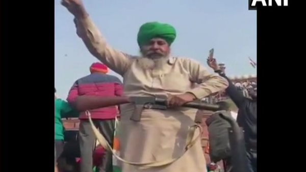 tear gas gun, that was snatched from security personnel, was seen at Red Fort tear gas gun, that was snatched from security personnel, was seen at Red Fort