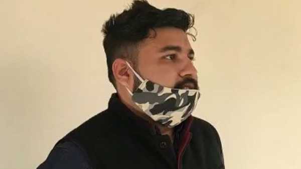 मानसरोवर एसीपी के ऑफिस पर पहुंचा