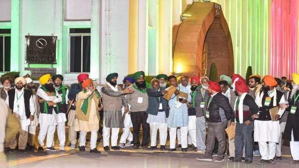 समाधान के लिए मोदी सरकार के पास क्या हैं विकल्प?