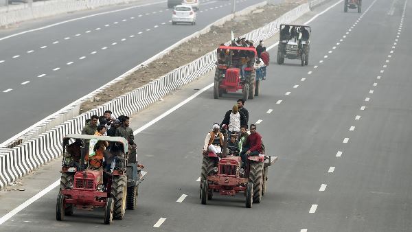 हजारों की संख्या में सड़क पर उतरे ट्रैक्टर