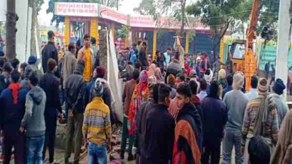 crematorium ghat roof collapsed in ghaziabad more then people injured crematorium ghat roof collapsed in ghaziabad more then people injured