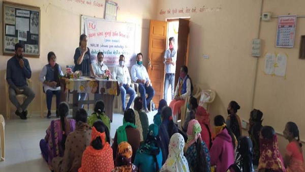 in gujarat, administration launches Sanitary Napkin Making project-training-in-chikhali-taluka in gujarat, administration launches Sanitary Napkin Making project-training-in-chikhali-taluka