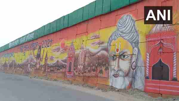 संस्कृति के रंग बिखेरते चित्रों से जा रहा है सजाया