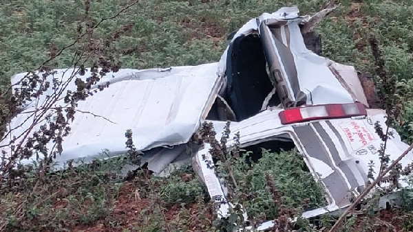 a car collided with bus and fell into a roadside pit, two men lost lives a car collided with bus and fell into a roadside pit, two men lost lives