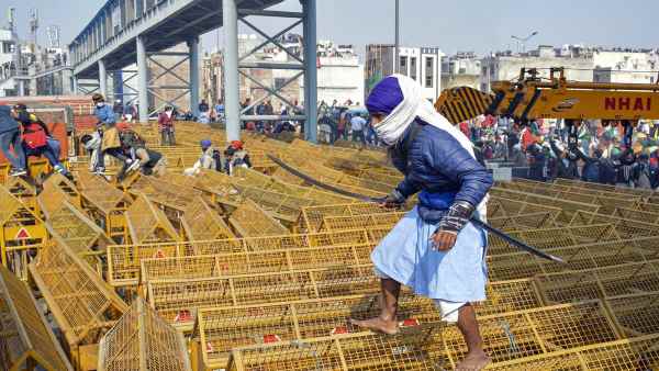 Farmers Tractor parade:How farmers tractor rally turned violent, see full timeline Farmers Tractor parade:How farmers tractor rally turned violent, see full timeline