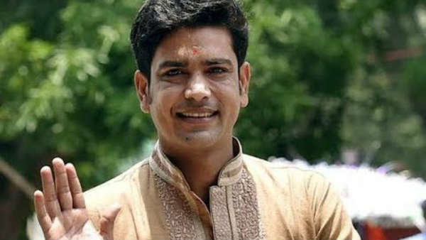 चुनाव से पहले ममता बनर्जी को करारा झटका, पूर्व क्रिकेटर लक्ष्मी रतन शुक्ला ने मंत्री पद से दिया इस्तीफा चुनाव से पहले ममता बनर्जी को करारा झटका, पूर्व क्रिकेटर लक्ष्मी रतन शुक्ला ने मंत्री पद से दिया इस्तीफा
