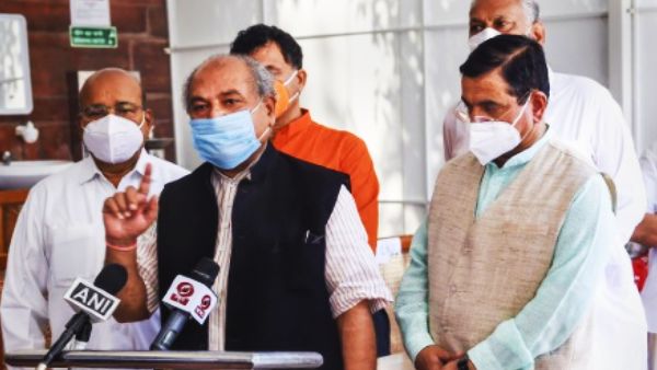 कृषि मंत्री ने किसानों से 7वें दौर की वार्ता से पूर्व राजनाथ सिंह से मुलाकात की
