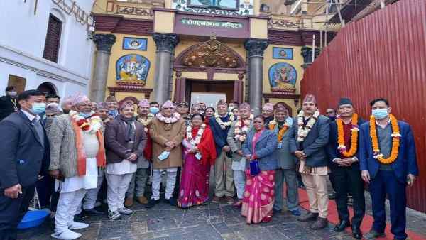 कम्युनिस्ट पीएम ओली ने की पशुपतिनाथ मंदिर में पूजा