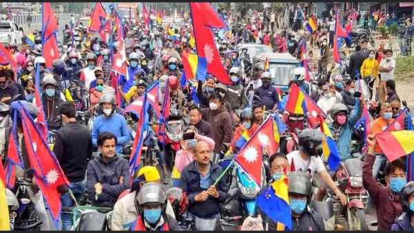 फिर हिंदू राष्ट्र बनाने की हो रही है मांग