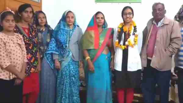 निर्मल चौहान के पिता है सरकारी अध्यापक
