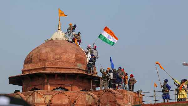 एक रात पहले ही मंच पर हो गया था उत्पातियों का कब्जा