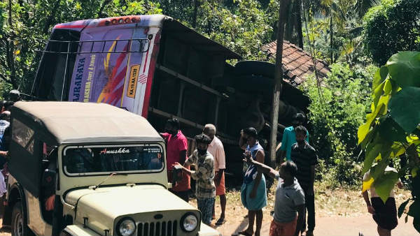 केरल में बड़ा सड़क हादसा, घर में घुसी बेकाबू बस, 5 लोगों की मौत केरल में बड़ा सड़क हादसा, घर में घुसी बेकाबू बस, 5 लोगों की मौत