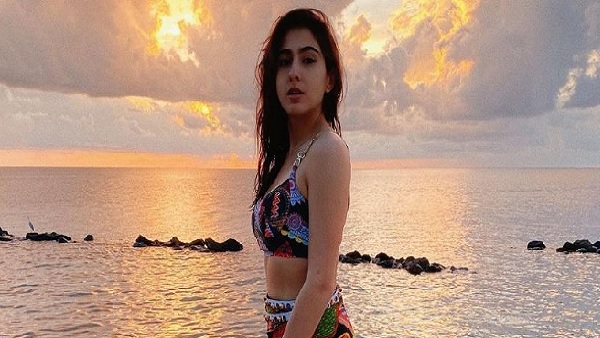 मालदीव के बीच पर सारा का Hot Look