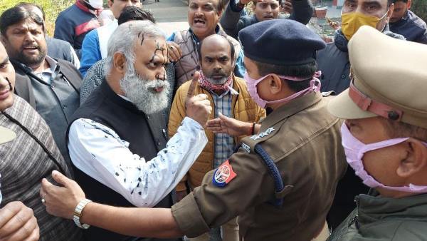 mp mla court issue warrant b against somnath bharti in raebareli case mp mla court issue warrant b against somnath bharti in raebareli case