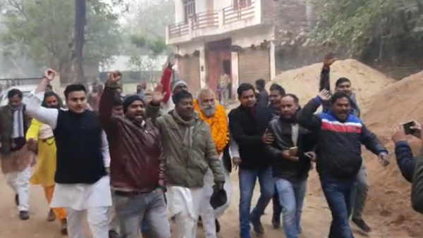 'यूपी में अघोषित आपातकाल की हर तरफ चर्चे'