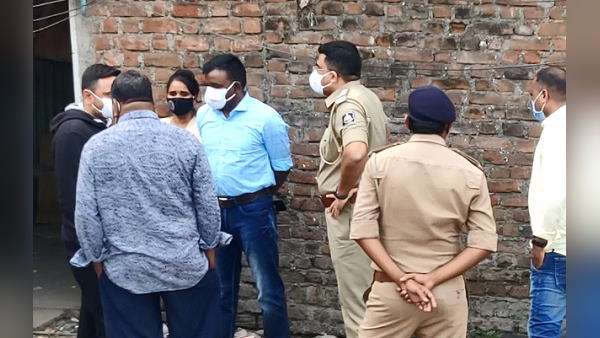 In Surat, Six men stabbed a widow woman, then threw her in narrow lane In Surat, Six men stabbed a widow woman, then threw her in narrow lane