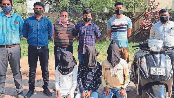 Police caught three Accused, those killed a Widow Woman in surat Police caught three Accused, those killed a Widow Woman in surat