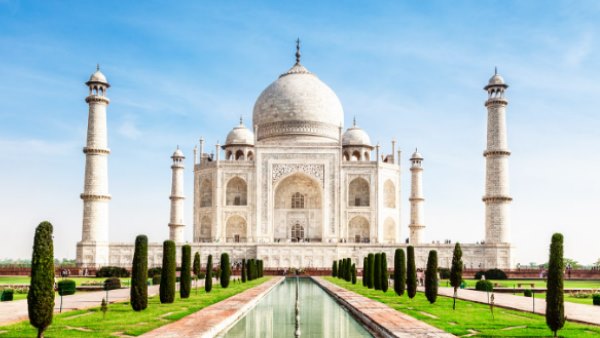 Taj Mahal tourists footfall fell by 76 percent at Compared to 2019 in 2020 Taj Mahal tourists footfall fell by 76 percent at Compared to 2019 in 2020