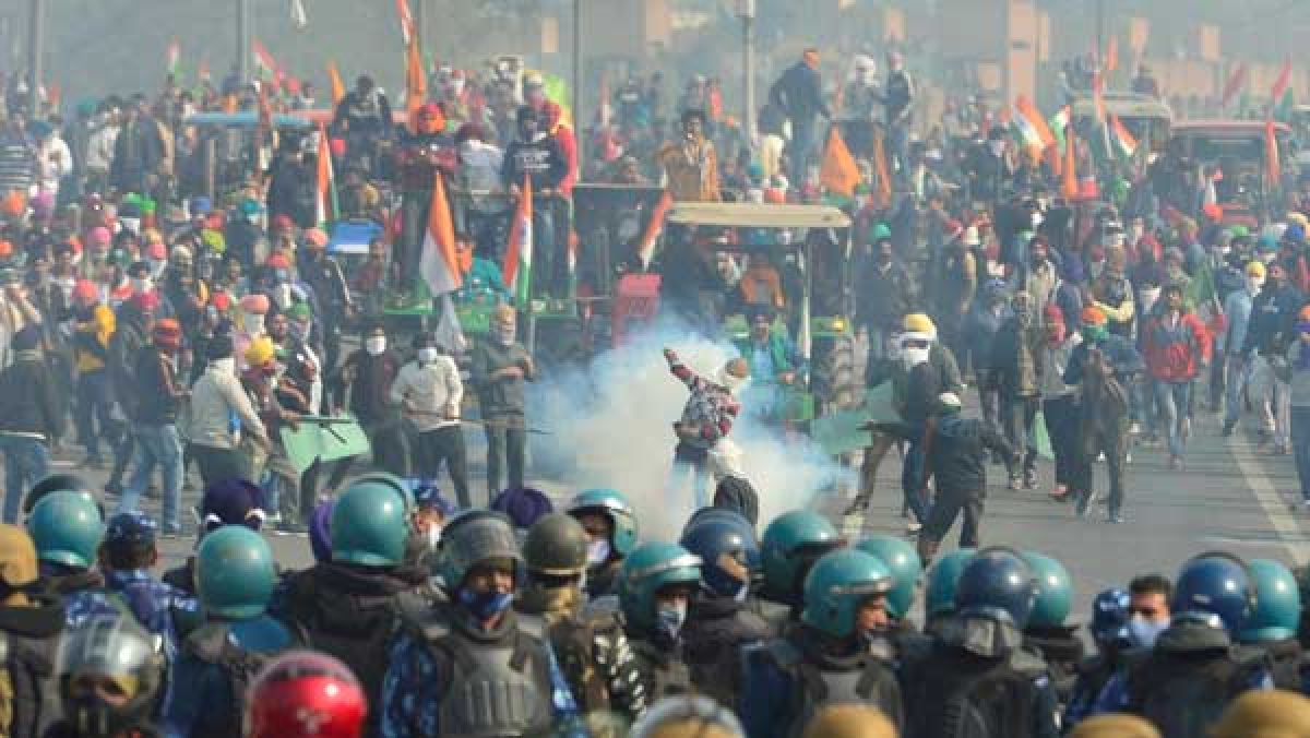 ट्रैक्टर परेड हिंसा: दिल्ली पुलिस ने देशद्रोह और UAPA के तहत दर्ज किया केस ट्रैक्टर परेड हिंसा: दिल्ली पुलिस ने देशद्रोह और UAPA के तहत दर्ज किया केस
