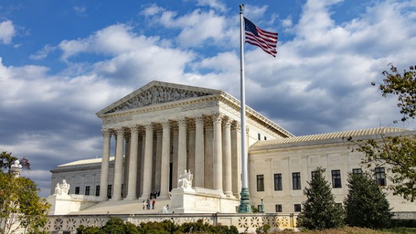 US Supreme Court is being evacuated due to a bomb threat reports US Supreme Court is being evacuated due to a bomb threat reports