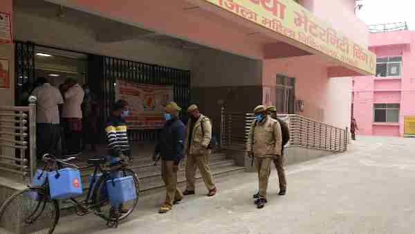 Health worker took coronavirus vaccine to hospital on bicycle Health worker took coronavirus vaccine to hospital on bicycle