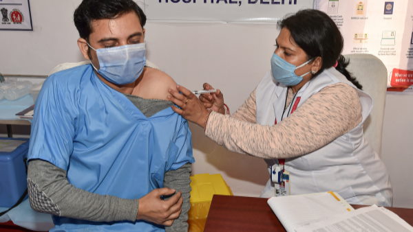 इन बीमारियों से ग्रस्त लोग ना लगवाएं वैक्सीन