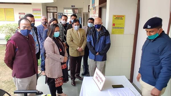 WHO team inspection a COVID vaccination centre in Gurugram, know what happened then WHO team inspection a COVID vaccination centre in Gurugram, know what happened then