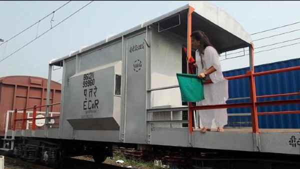 एमबीए हैं गार्ड आकांक्षा राय
