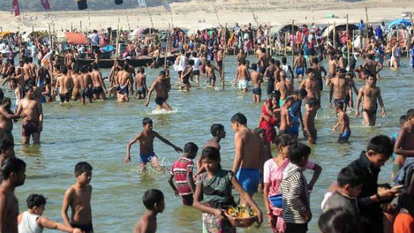 पौष पूर्णिमा आज, भक्तों ने गंगा में लगाई आस्था की डुबकी पौष पूर्णिमा आज, भक्तों ने गंगा में लगाई आस्था की डुबकी