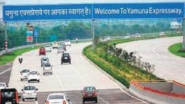 yeida started awareness drive for commuters to reduce accidents on Yamuna Expressway yeida started awareness drive for commuters to reduce accidents on Yamuna Expressway