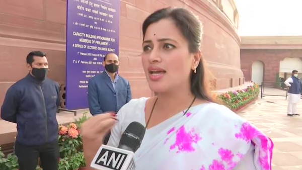 Maharashtra amravati mp navneet rana threatened delhi police filed complaint Maharashtra amravati mp navneet rana threatened delhi police filed complaint