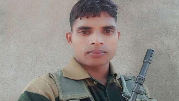 gumla martyed duleshwar prasad creamation with guard of owner gumla martyed duleshwar prasad creamation with guard of owner