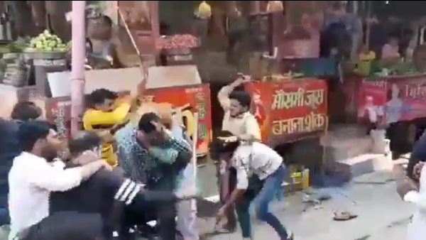 shopkeepers clash in Uttar Pradeshs Baghpat, Two groups brutally beat each other shopkeepers clash in Uttar Pradeshs Baghpat, Two groups brutally beat each other