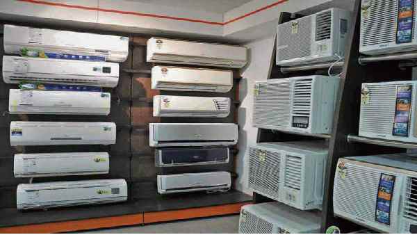 मार्केट में पुराना स्टॉक, नया अगले साल