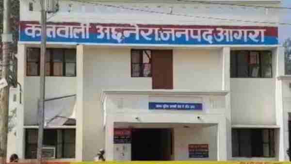 Agra News: three arrested including pradhan after blacking the face of woman and her lover Agra News: three arrested including pradhan after blacking the face of woman and her lover