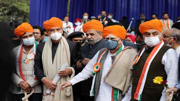 जब चुनाव रणनीति में शामिल नहीं किया तो गलत क्यों बताया ?