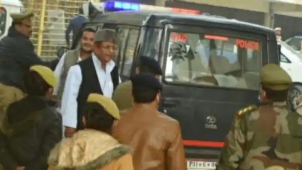 azam khan and son abdullah presented in moradabad court azam khan and son abdullah presented in moradabad court