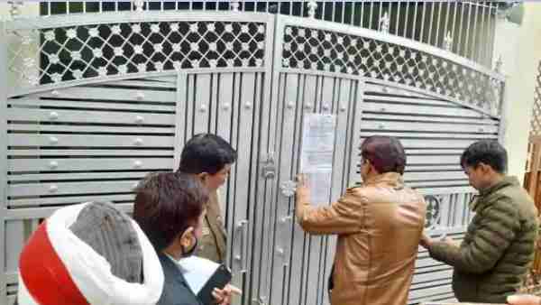 Badaun News: Administration sealed property worth 2 crore of SP leader Sarvesh Yadav Badaun News: Administration sealed property worth 2 crore of SP leader Sarvesh Yadav