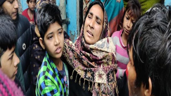 man murdered in his wife and 3 year old daughter in bagpat man murdered in his wife and 3 year old daughter in bagpat