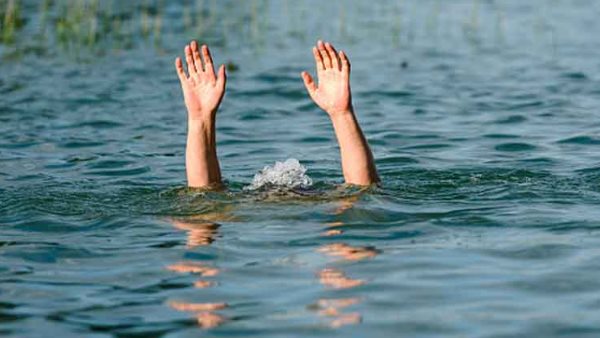 boat overturned in surhatal in ballia two people lost his life boat overturned in surhatal in ballia two people lost his life