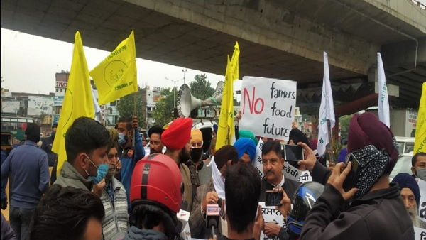 Bharat Bandh Chakka Jam today: Farmers Protest (Kisan Andolan) in Haryana - Punjab, Rakesh Tikait And Sanyukt Kisan Morcha Road Block news Bharat Bandh Chakka Jam today: Farmers Protest (Kisan Andolan) in Haryana - Punjab, Rakesh Tikait And Sanyukt Kisan Morcha Road Block news
