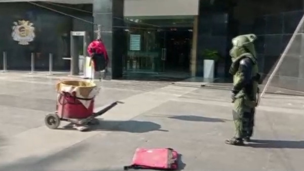 Mock Drill : Terrorists enter Bhopals mall, people held hostage, security personnel rescued like this Mock Drill : Terrorists enter Bhopals mall, people held hostage, security personnel rescued like this
